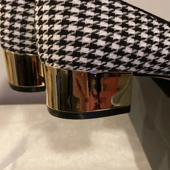 Beautiful  Mid Block Heels 👠 Flats, size -7, Color Black/White Houndstooth - Picture 9 of 10
